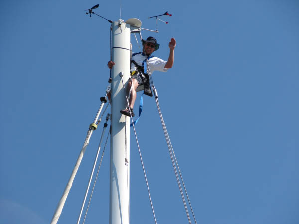 Kip & Me up the mast 035